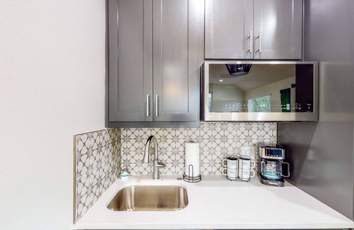 McKinney House | Charming studio with kitchenette, central AC