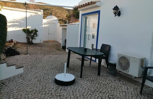 Medronhal Apartment | Charming studio with WiFi and AC in fantastic Cidade