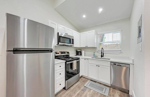 West Campus Apartment | Charming studio with WiFi and AC in Austin