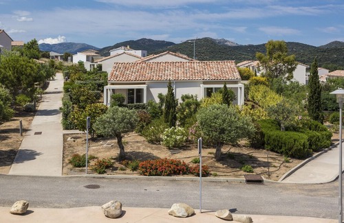 Belgodere House | Charming summer-decorated holiday home in Northern Corsica