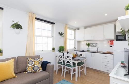 Centro / Baixa Apartment | Charming Sunny Flat | Batalha by Host Wise
