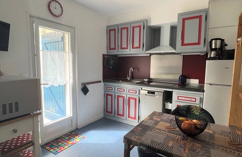 Cambo-les-Bains Apartment | Charming T1 bis with Terrace and Parking, 1km from Cambo-les-Bains Center & Thermal Baths