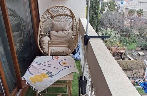 Hyeres City Centre Apartment | Charming T1 with balcony in Hyères