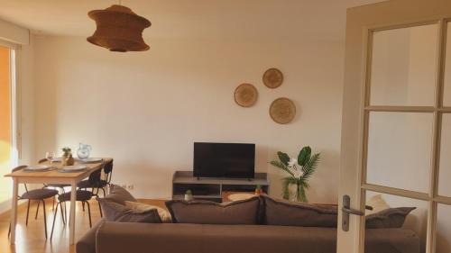 Frouzins Apartment | Charming T2 in Frouzins