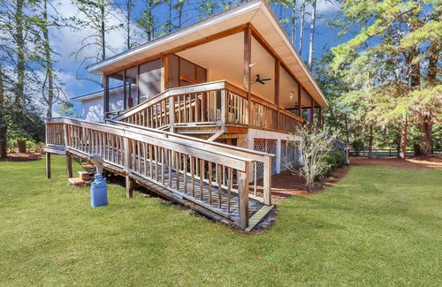 Valona House | Charming Tabby House 3-bedroom house with AC and WiFi in Townsend/Shellman Bluff