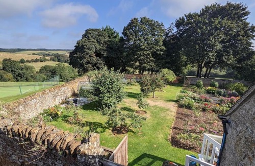 Sibford Gower House | Charming, thatched guest house in the Cotswolds