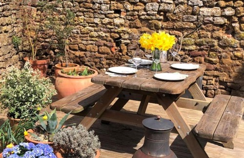 Sibford Gower House | Charming, thatched guest house in the Cotswolds