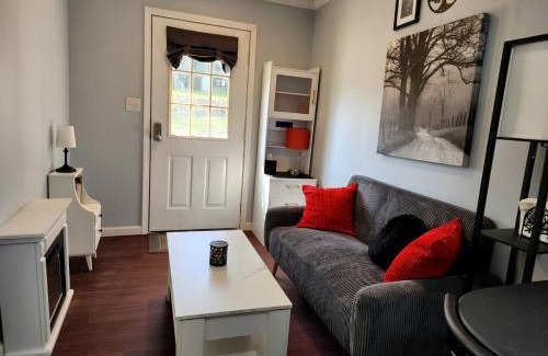 Baxter House | Charming Tiny Cottage in the Woods near Center Hill Lake for a Romantic Getaway near Baxter, Tennessee