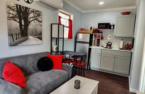 Baxter House | Charming Tiny Cottage in the Woods near Center Hill Lake for a Romantic Getaway near Baxter, Tennessee