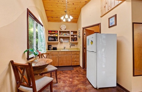 Ohia Estates Cottage | Charming tiny home w/heated floors 5 min from Volcanoes National Park entrance