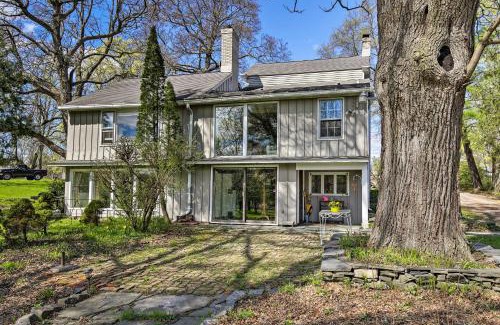Tivoli House | Charming Tivoli Home with Patio, by Town and Shops