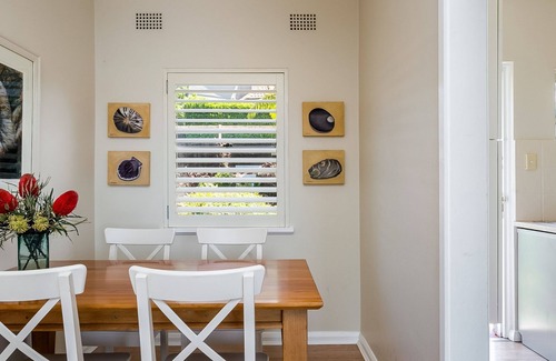 Mosman Apartment | Charming top floor apartment with harbour views - pets welcome!