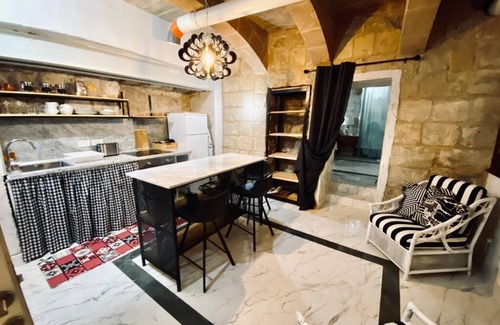 Valletta Apartment | Charming Townhouse Prime Area Valletta