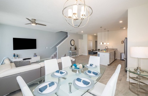 Davenport Ski Chalet | Charming Townhouse 5Beds/4Baths/Pool/18 Min Disney