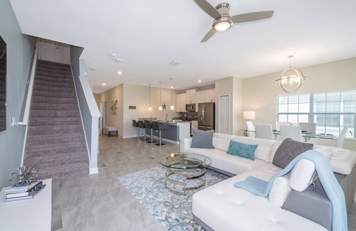 Davenport Ski Chalet | Charming Townhouse 5Beds/4Baths/Pool/18 Min Disney