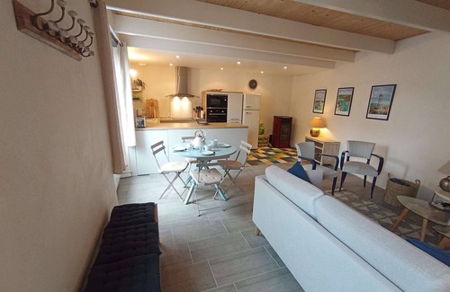 Etel House | Charming Townhouse in the Heart of Étel – classe3*