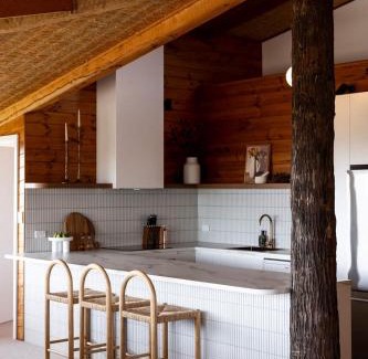 Encounter Bay Ski Chalet | Charming Tree House Short Stroll to the Beach