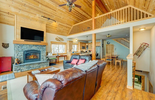 Truckee House | Charming tree-lined chalet, W/D, & game room - dog friendly