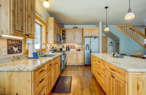 Truckee House | Charming tree-lined chalet, W/D, & game room - dog friendly