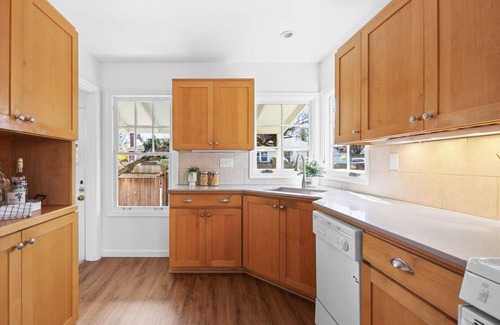 Beaumont - Wilshire House | Charming Tudor w/Fenced Yard in Walkable NE PDX