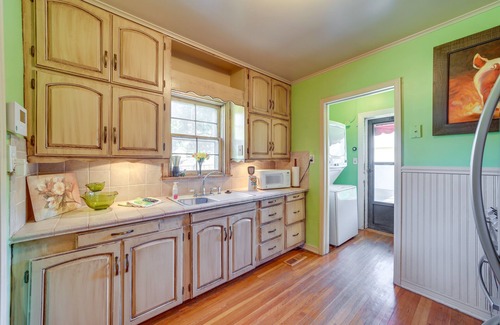 Florence Park Cottage | Charming Tusla Home ~ Half-Mi to Expo Square!