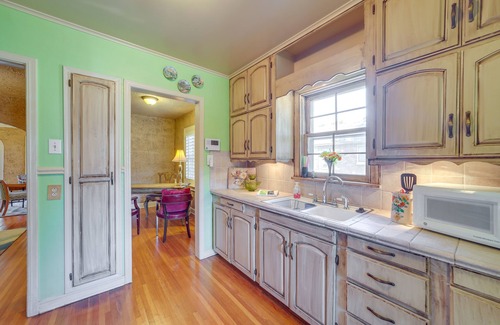 Florence Park Cottage | Charming Tusla Home ~ Half-Mi to Expo Square!