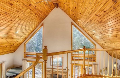 Brooksville Cottage | Charming two-bedroom cottage on Cape Rosier walking distance to Bakeman Beach!