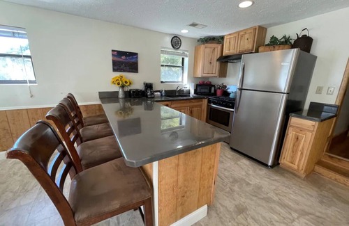 Victor Other | Charming, Updated 4BR 2BA Farmhouse in Heart of NRG National Park