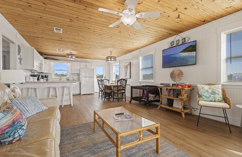 Southpointe House | Charming Updated Beach Cottage in Fort Morgan, AL