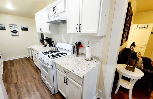 Gulfport Cottage | Charming Updated Cottage Near Beach | Dog-friendly