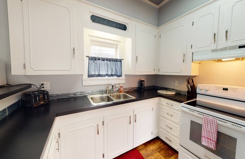 Bucksport House | Charming upstairs duplex with fast WiFi, partial AC, & walkable location