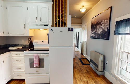 Bucksport House | Charming upstairs duplex with fast WiFi, partial AC, & walkable location