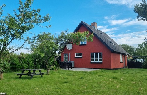 Slette Strand House | Charming vacation home with 3 bedrooms, 2 bathrooms and oven