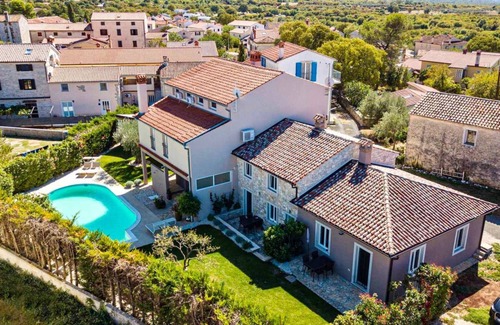 Bale Apartment | Charming vacation home with pool and garden