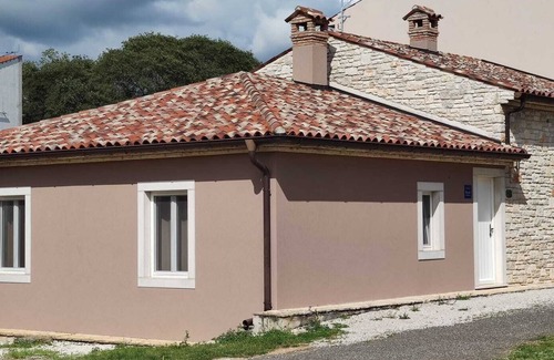 Bale Apartment | Charming vacation home with pool and garden
