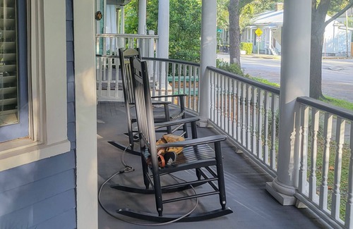 Dixon Park House | Charming Victorian home with modern comforts & steps from parks