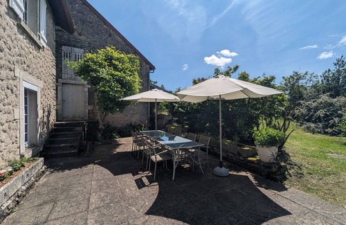 Le Montsaugeonnais Cottage | Charming Villa with Fireplace, Terrace, and Garden Near Montsaugeonnais Vineyards