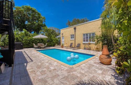 Mango Groves House | Charming Villa Espagna - Heated/Salt-Pool Oasis!