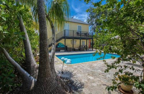 Mango Groves House | Charming Villa Espagna - Heated/Salt-Pool Oasis!