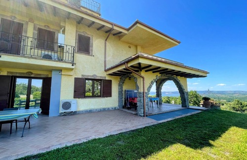 Montefiascone Villa | Charming Villa in Umbria - Sleeps 16 - Lake View - Pool, Jacuzzi and Events Room