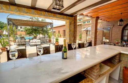 Padul Villa | Charming Villa in Padul with Private Pool Open 01/04-01/10