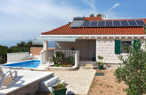 Pucisca Villa | Charming Villa in Pučišća + Pool