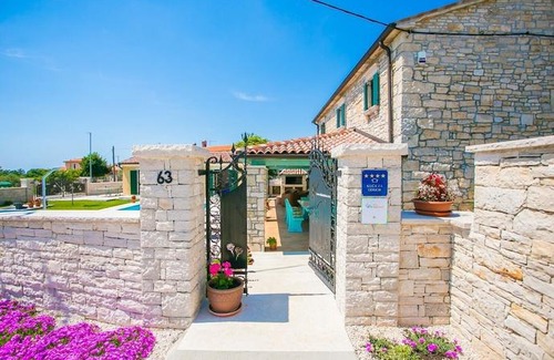 Radetici Villa | Charming Villa Luce Ribari in Istria Countryside