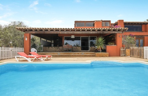 Parque Holandes Villa | Charming Villa Oceansurfhouse with Pool, Wi-Fi, Terraces, Sea & Mountain View; Parking Available