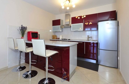 Novigrad Villa | Charming Villa with Hydro Massage Pool, Perfect for Groups of 8