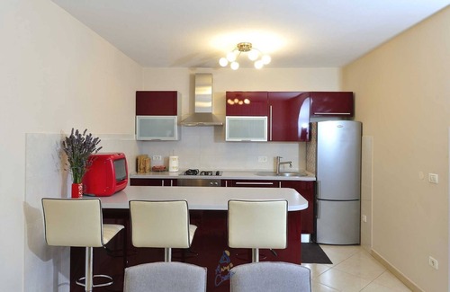 Novigrad Villa | Charming Villa with Hydro Massage Pool, Perfect for Groups of 8