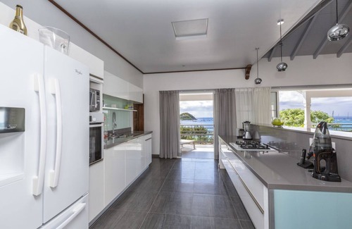 Public Villa | Charming villa with infinity pool and endless ocean views