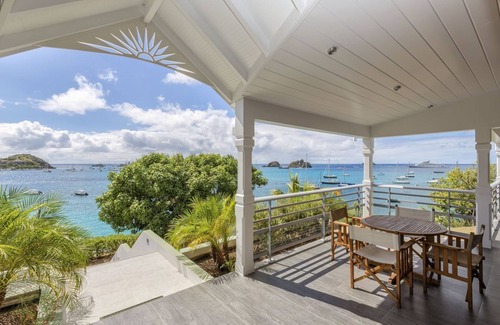 Public Villa | Charming villa with infinity pool and endless ocean views