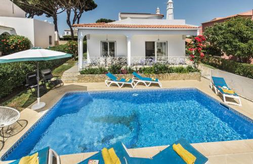 Quarteira Villa | Charming Villa With Private Pool in Vibrant Vilamoura, Free AC and Wifi