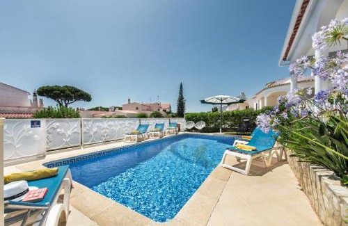 Quarteira Villa | Charming Villa With Private Pool in Vibrant Vilamoura, Free AC and Wifi
